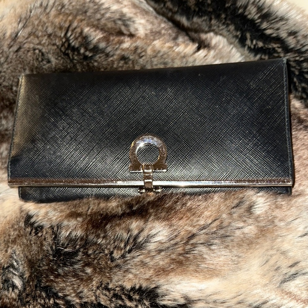 Elegant Black wallet Salvatore Ferragamo silver